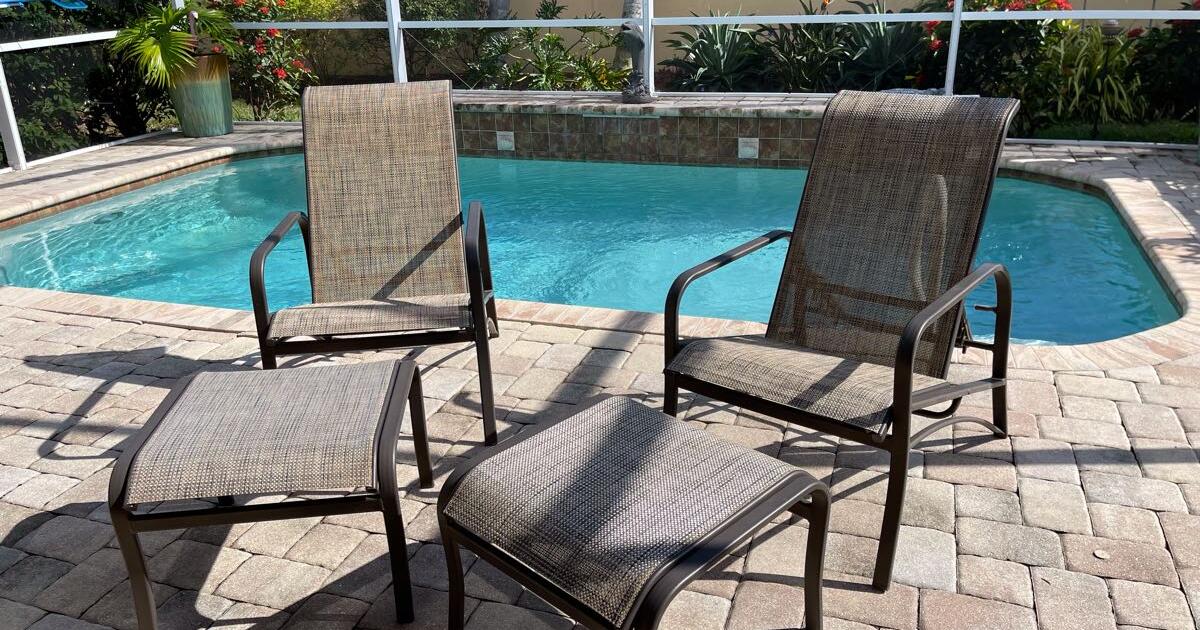 Outdoor Sling Chairs with Ottoman for 450 in Venice, FL For Sale