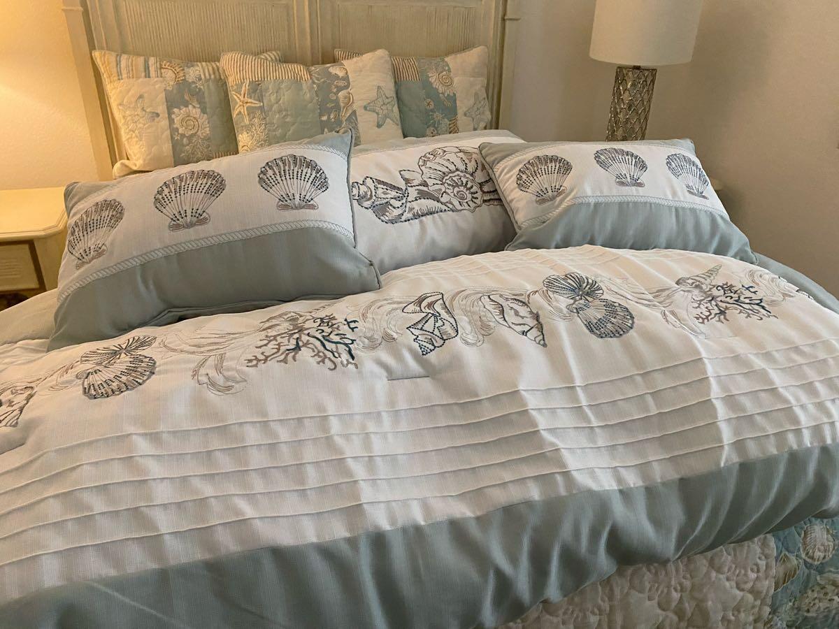 Royal Court King Size Bedding Set for 75 in Nokomis, FL For Sale