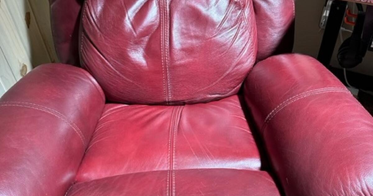 Leather flexsteel recliner for Free in Edgewood, NM Finds — Nextdoor