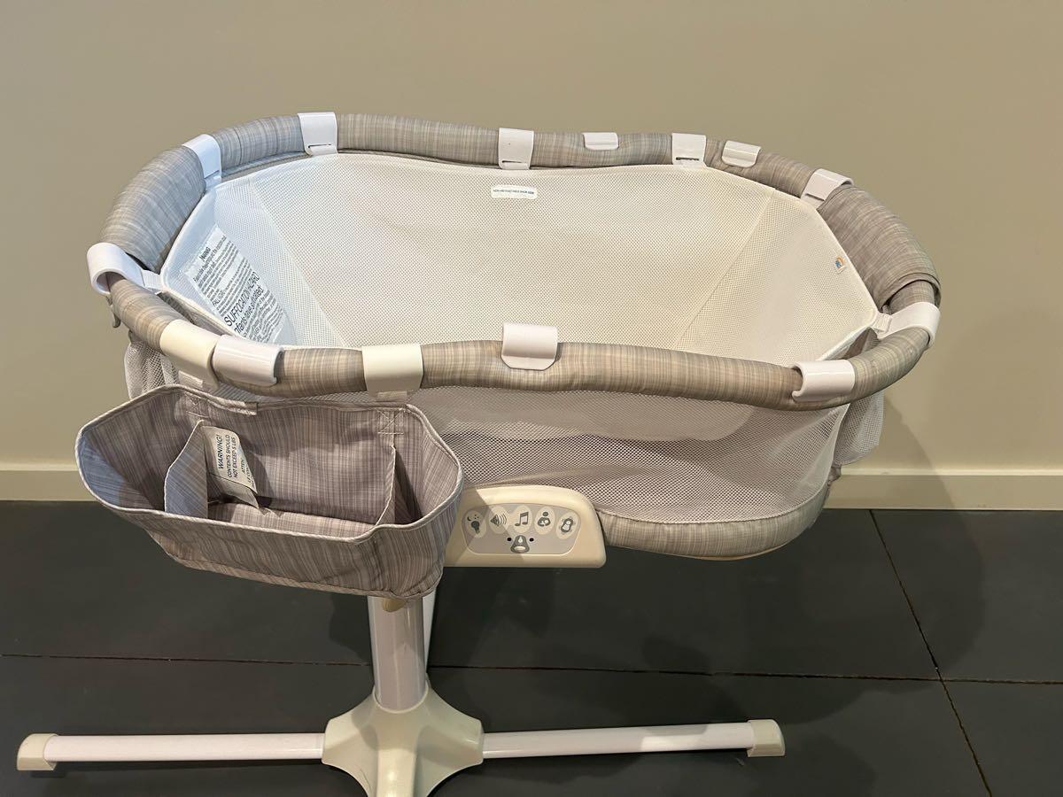 Halo Side Swivel Baby Bassinet