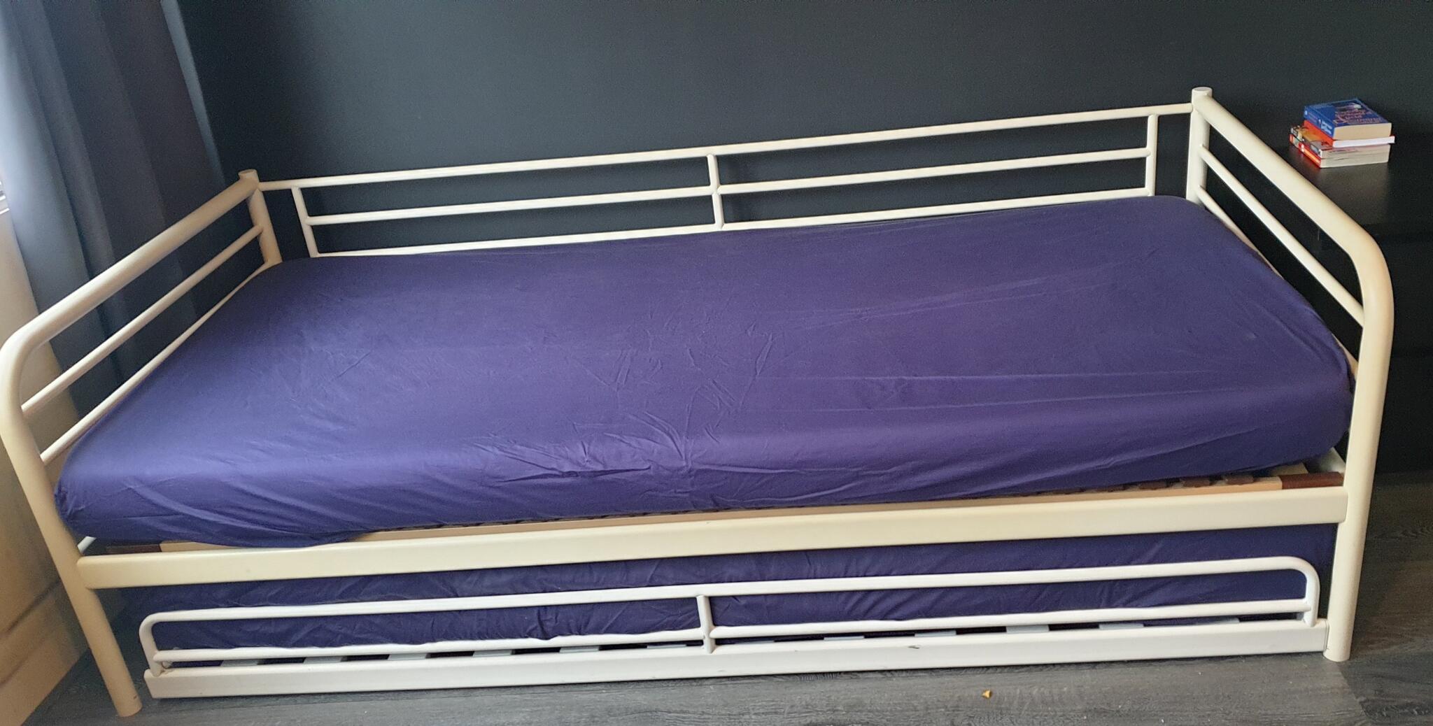 Diplomaat Zachte voeten Persona IKEA Bed Met Onderschuifbed-90- 200 Cm- Wit Metaal- Met Kast. Voor 100 € In  Haarlem, NH | Gratis/Te Koop — Nextdoor