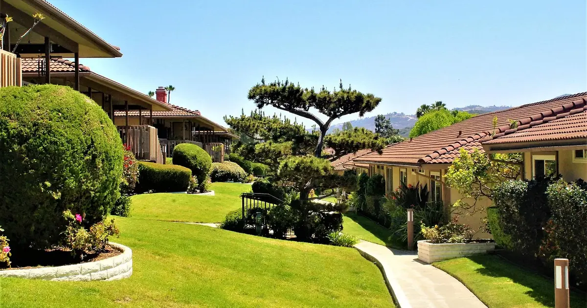 Lake San Marcos 2 (BD) / 1.5 (BA) 1,224 Sq. Ft 3,000/Per Month for