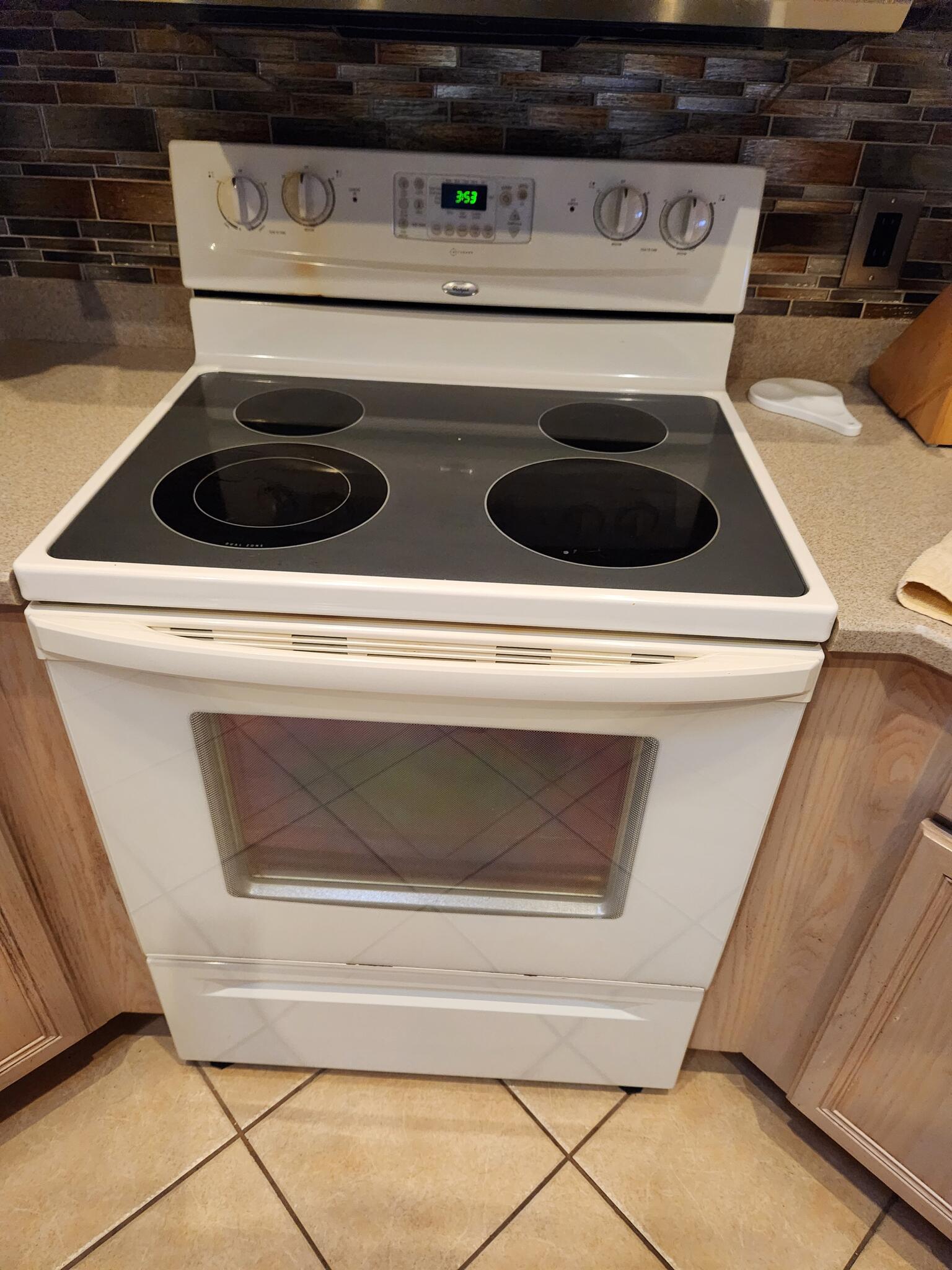 White Electric Stove for Free in Beverly Hills, FL For Sale & Free