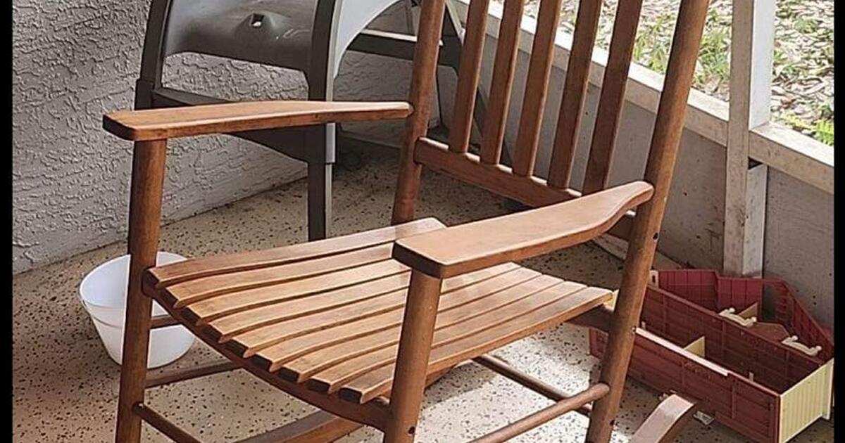 Rocking chair and high chair (Davenport) for Free in Kissimmee, FL