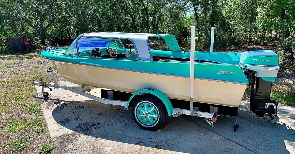 1960 17’ Boat with Removable Hard Top for 7900 in Weeki Wachee, FL