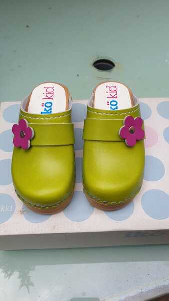 Children's 2024 wooden clogs