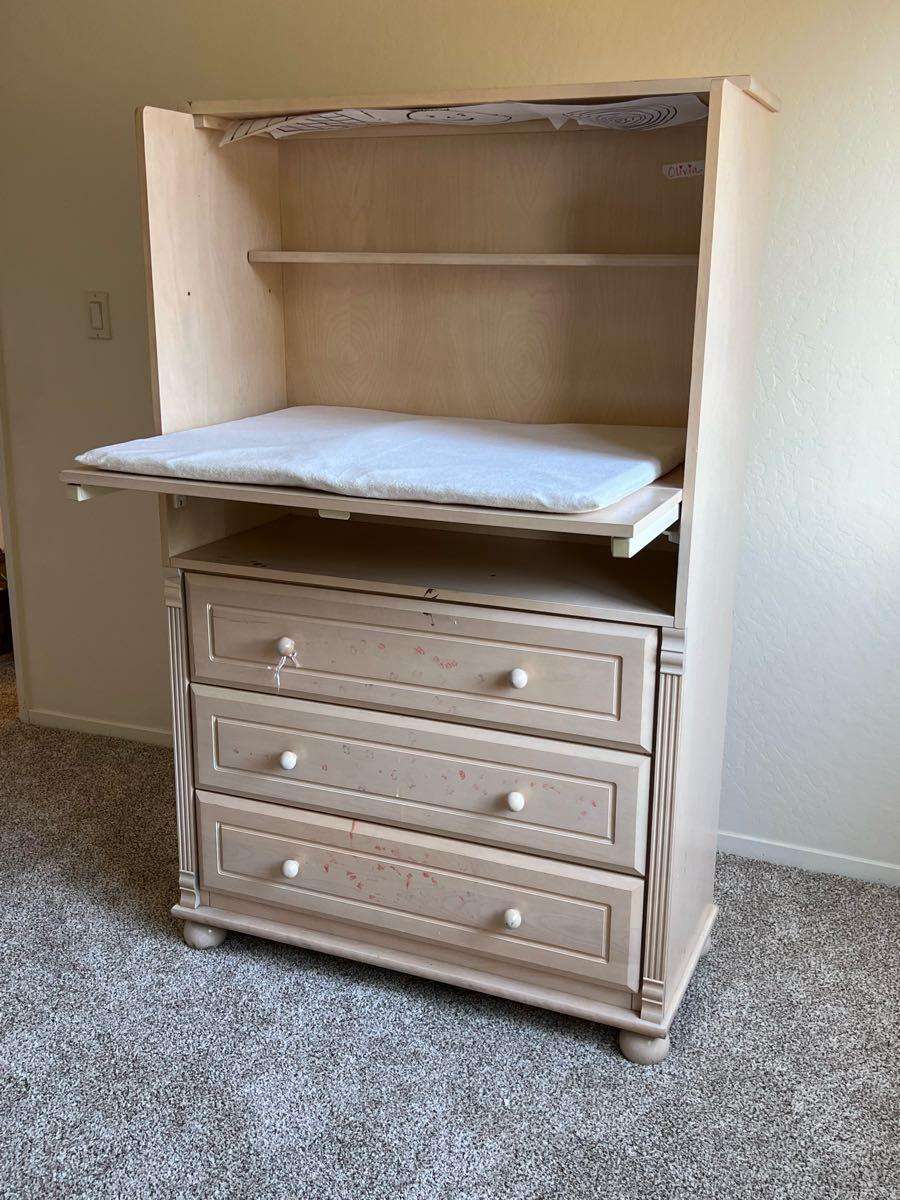 Bellini dresser 2024 changing table