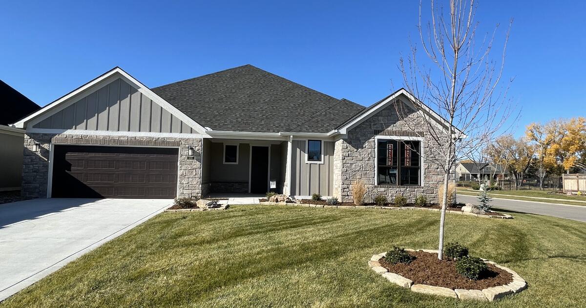 Patio home for sale in auburn lakes 1405 s monument wichita ks