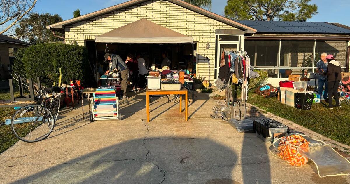 Multifamily garage sale 160 brandy hills dr port orange for 1 in Port