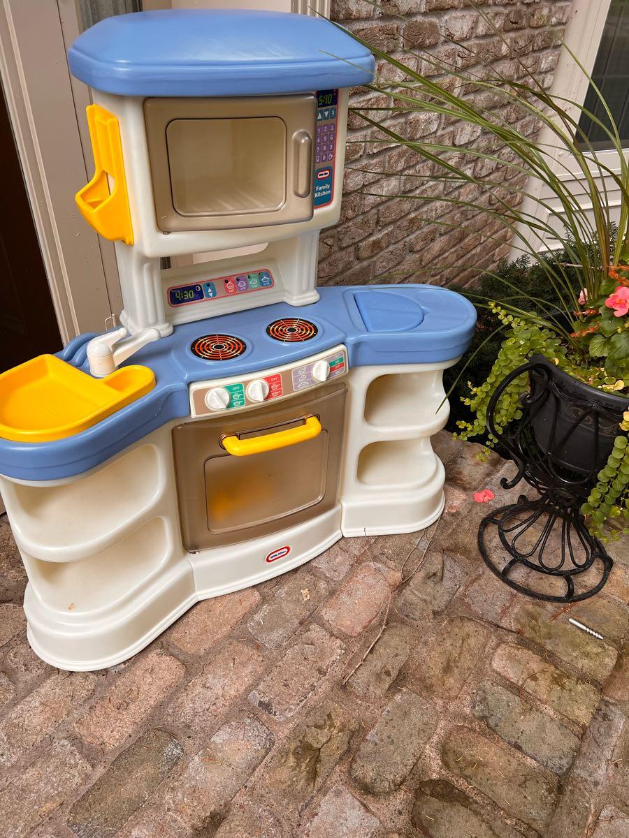 Little tikes hot sale family kitchen