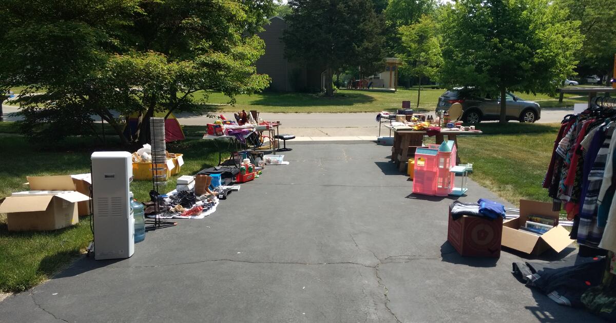 Garage Sale Today 632023 901 Timberwood Lane Algonquin IL for 1 in