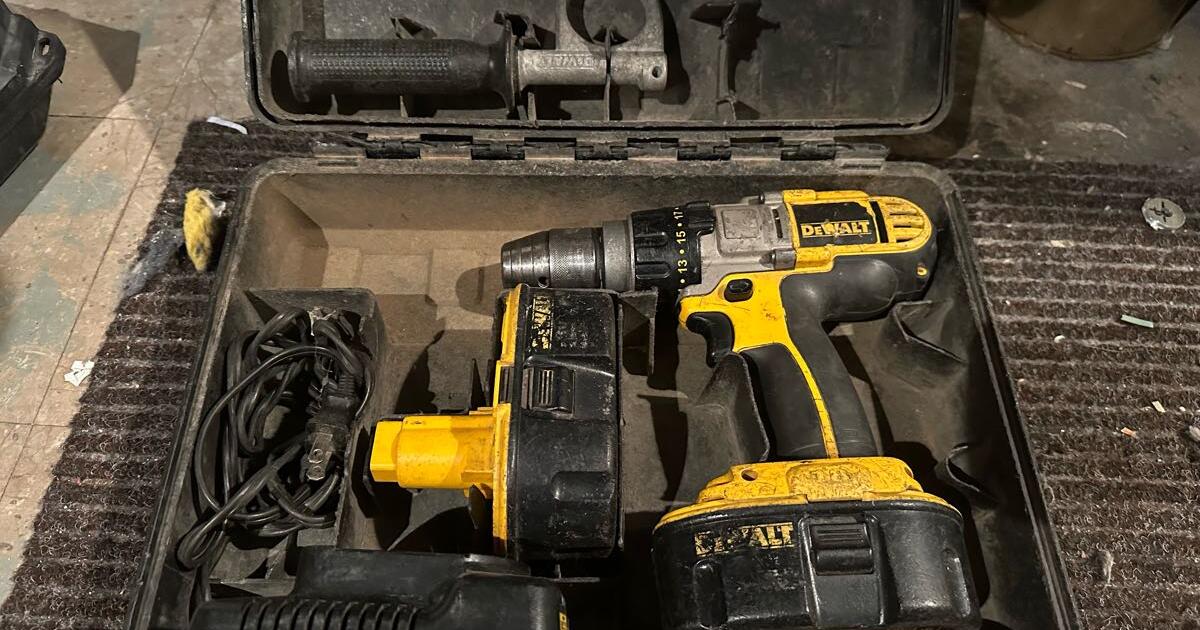 Dewalt xrp 18 volt chordless drill hammer drill for 25 in Red Bank, NJ