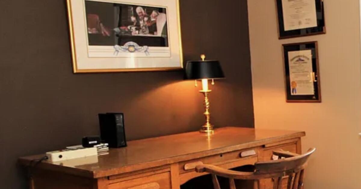 Large Oak Desk for Free in Louisville, KY Finds — Nextdoor