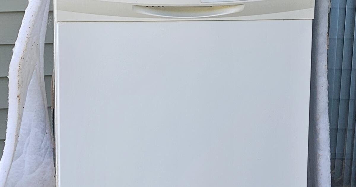 BOTH FREE Dishwasherand Stove, Come Pick Up! for Free in Kansas City