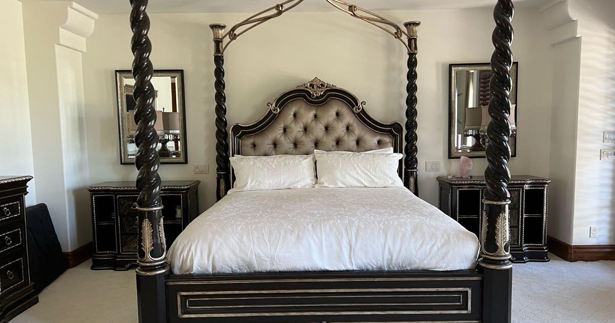 Marge Carson Piazza San Marco Poster Bed (King) for 8000 in Rancho