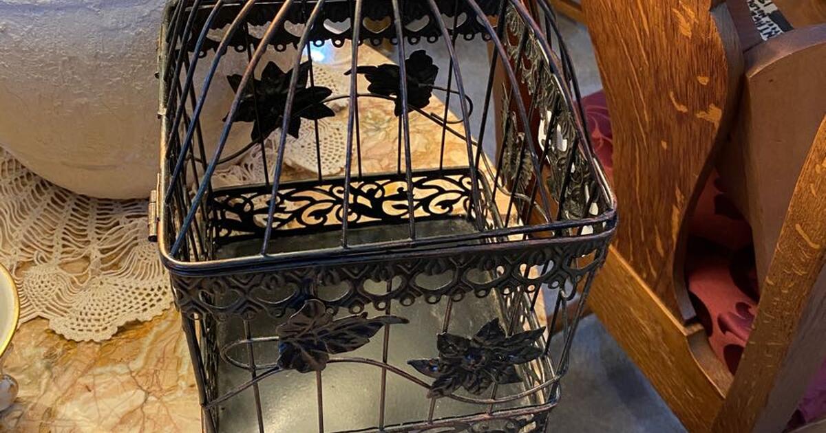 Helper Needed Looking for a person to post items for sale on