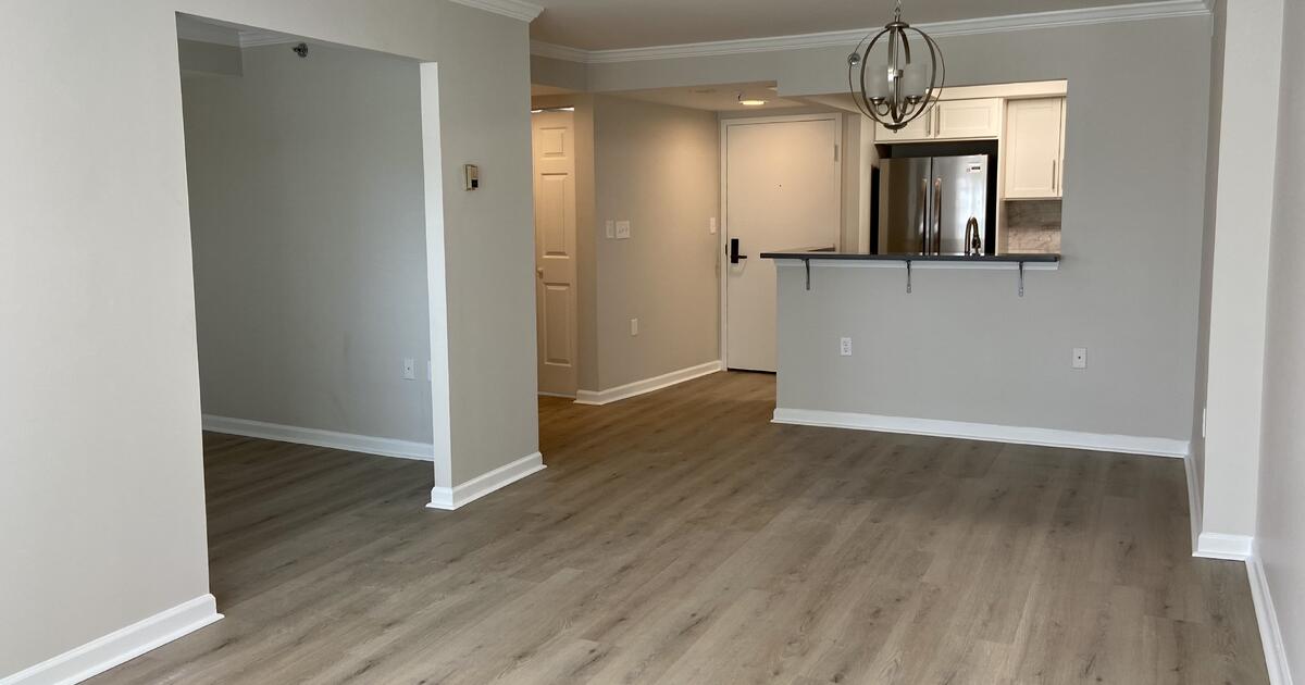 Beautiiful Remodeled Unit in Huntcliff Summit Over 55 Community in