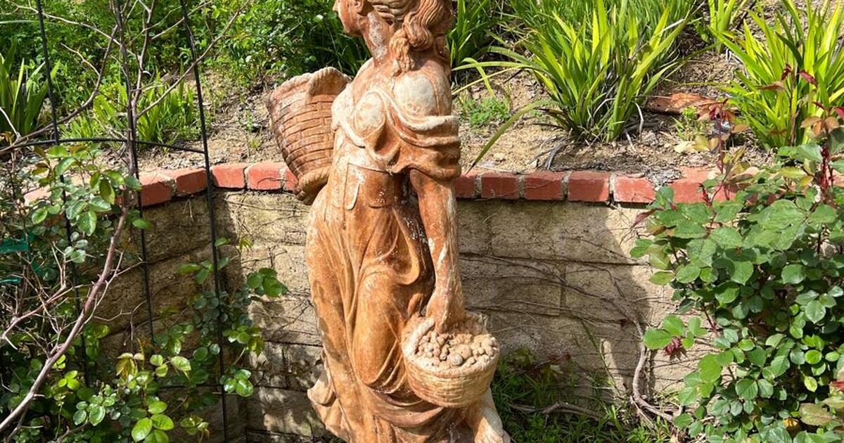 Lady garden statue for 100 in Agoura Hills, CA For Sale & Free