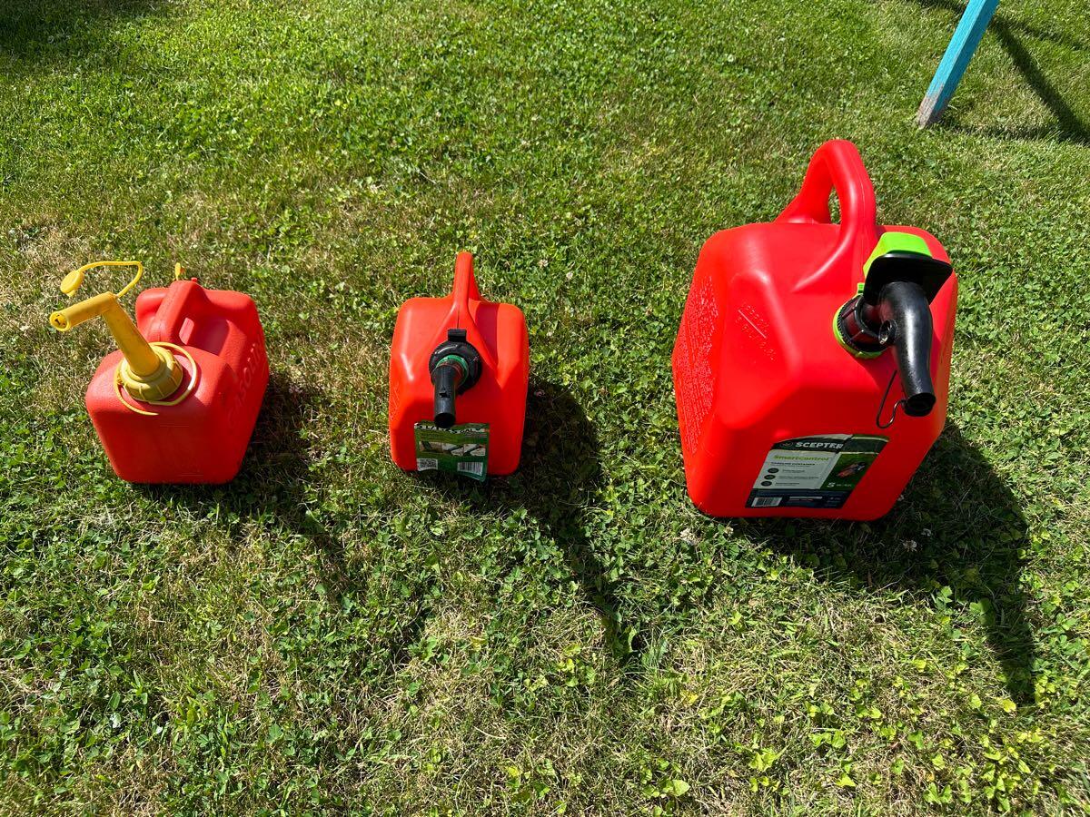 Gas cans w/spouts & instructions for 20 in Willow Grove, PA For Sale