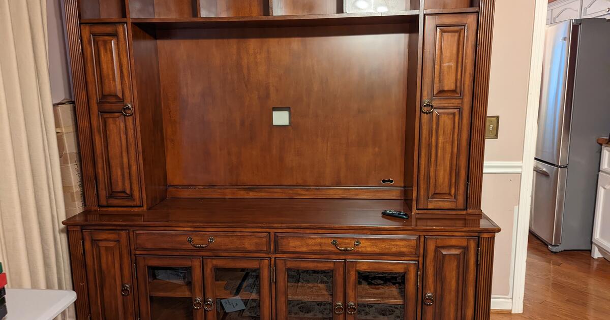 Entertainment Center for Free in Hendersonville, TN For Sale & Free