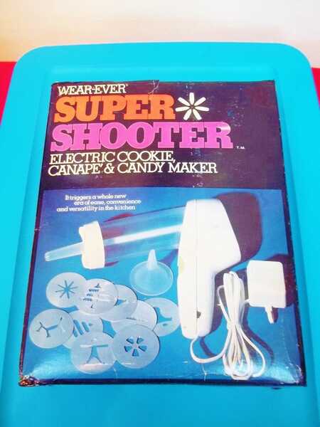 Super Shooter Battery Operated Cookie Press Complete Set in 
