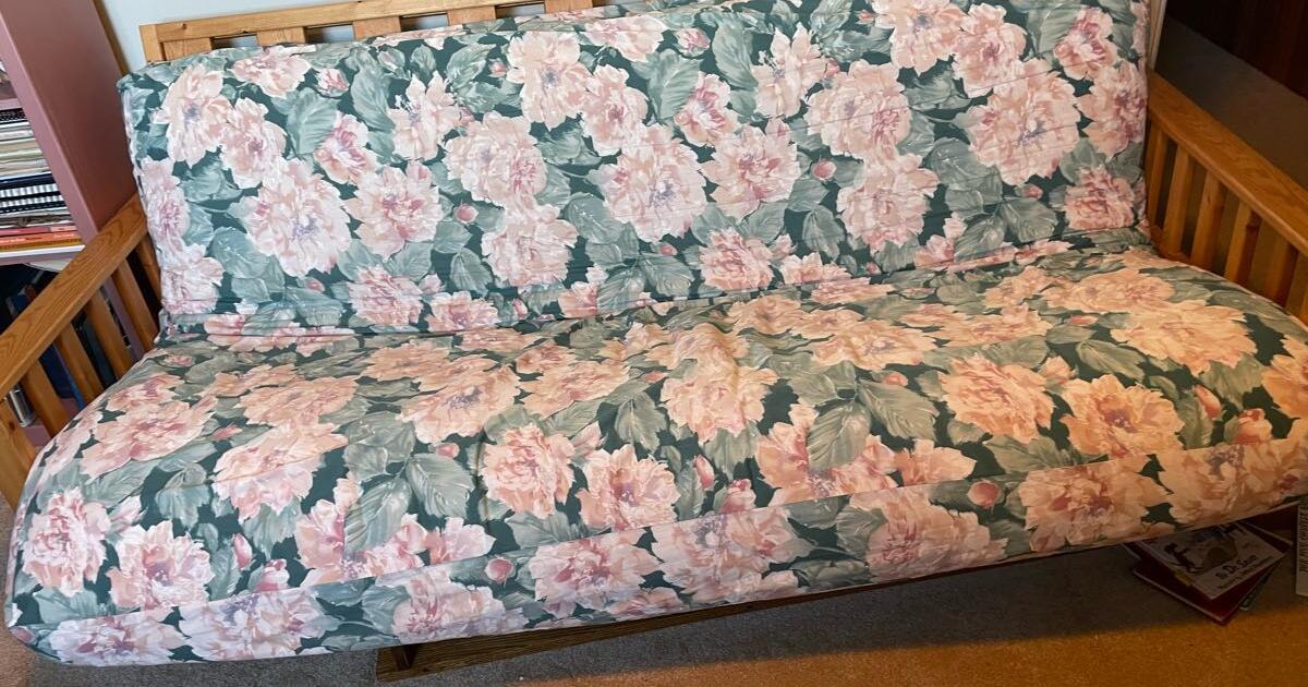 Futon couch for 50 in Kingston, WA Finds — Nextdoor