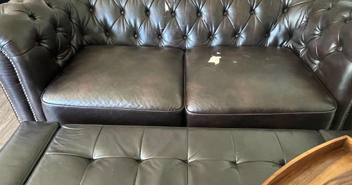 Tufted Loveseat for 100 in Los Angeles, CA For Sale & Free — Nextdoor