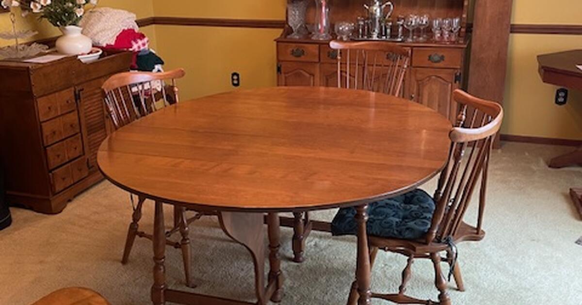 CLEARANCE! Ethan Allen Dining Table & 4 Chairs for 125 in Greensburg