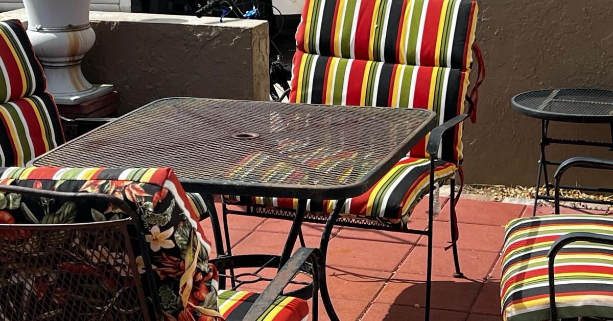 7 piece outdoor furniture with 2 umbrellas and cousins for 75 in Punta