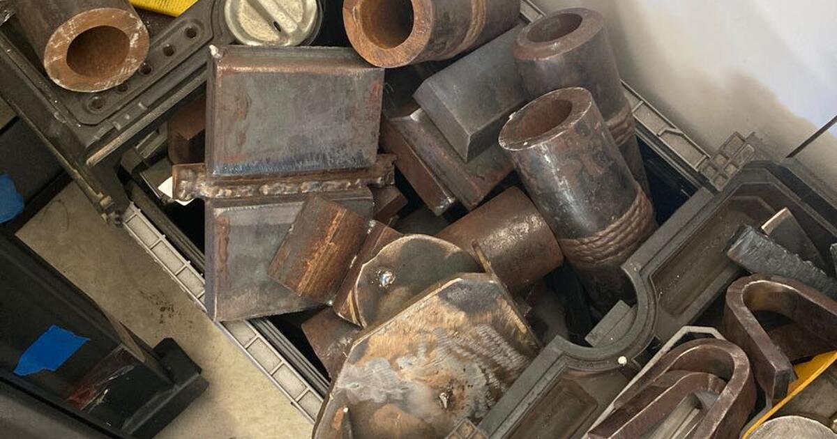 ISO someone who can pick up scrap metal for free today for Free in El