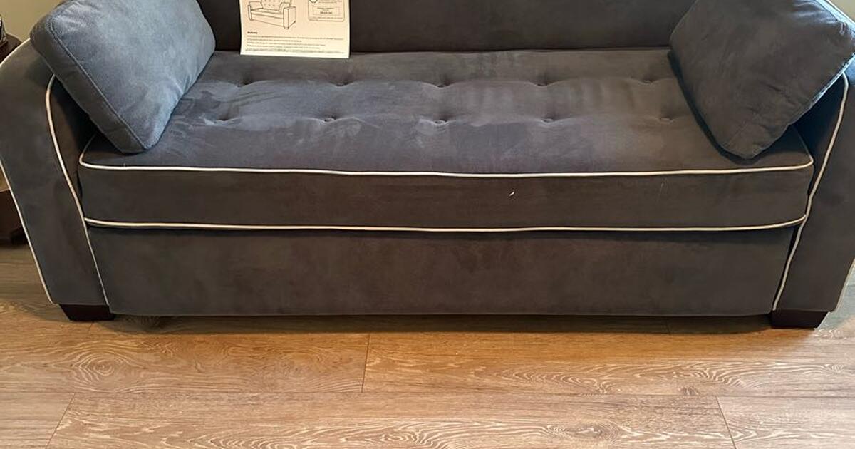 Serta Queen Size sleeper sofa for 150 in Fort Myers, FL For Sale