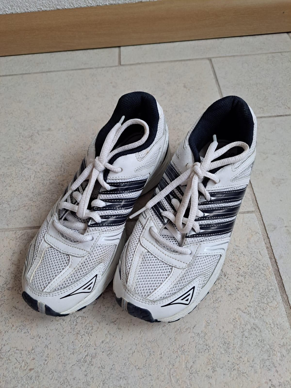 Adidas Tennisschoenen Maat 35 Voor 15 € In Steenbergen, NB | Gratis/Te Koop  — Nextdoor