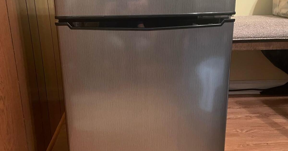 Countertop Height Refrigerator for 100 in Bryn Mawr, PA For Sale