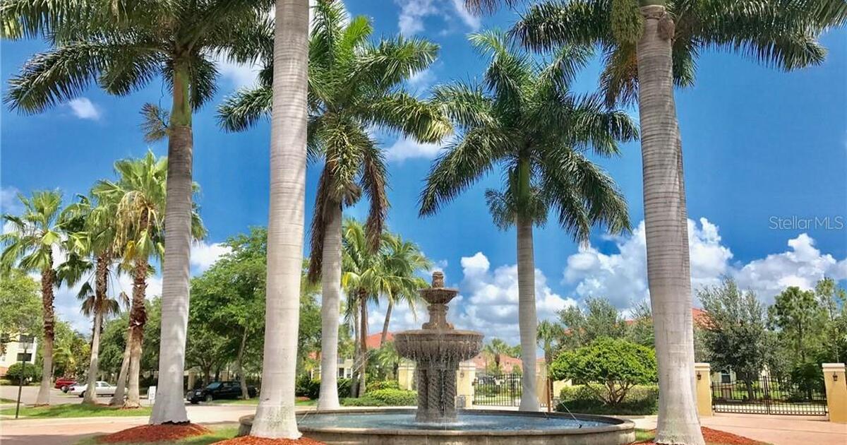 Furnished 2 BR 2 bath rental at the gated community of Fountain Court