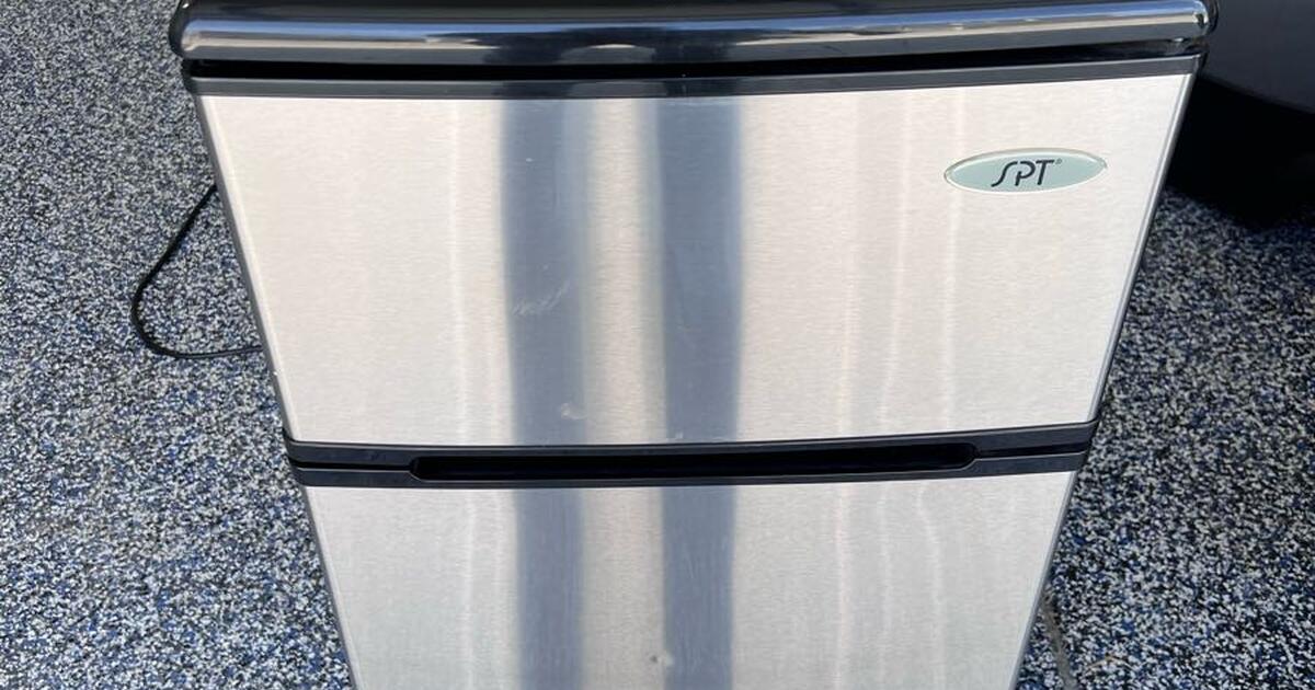 SPT Mini Fridge & Freezer for 100 in Aurora, CO Finds — Nextdoor