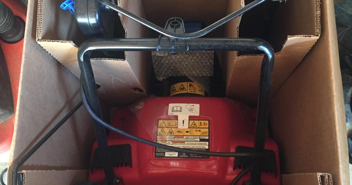 TORO Electric Snowblower 1800 Power Curve New in the box for 100 in