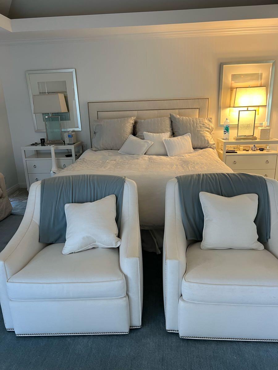 Set of two custom swivel chairs for 1050 in Omaha, NE For Sale