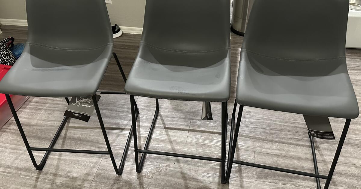 Centiar Counter Height Bar Stool with Bucket Seat (Set of 3) for 125