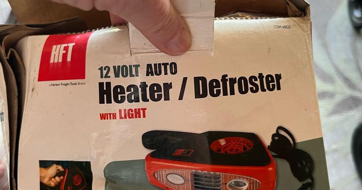 12 volt auto heater/defroster with light for 5 in Towson, MD For