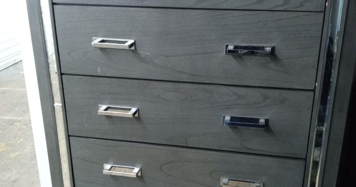 Dresser looks like brand new for both only 200 for 100 in Atlanta, GA