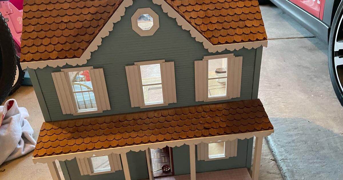 Hand made Doll House for Free in Rio Rancho, NM For Sale & Free — Nextdoor