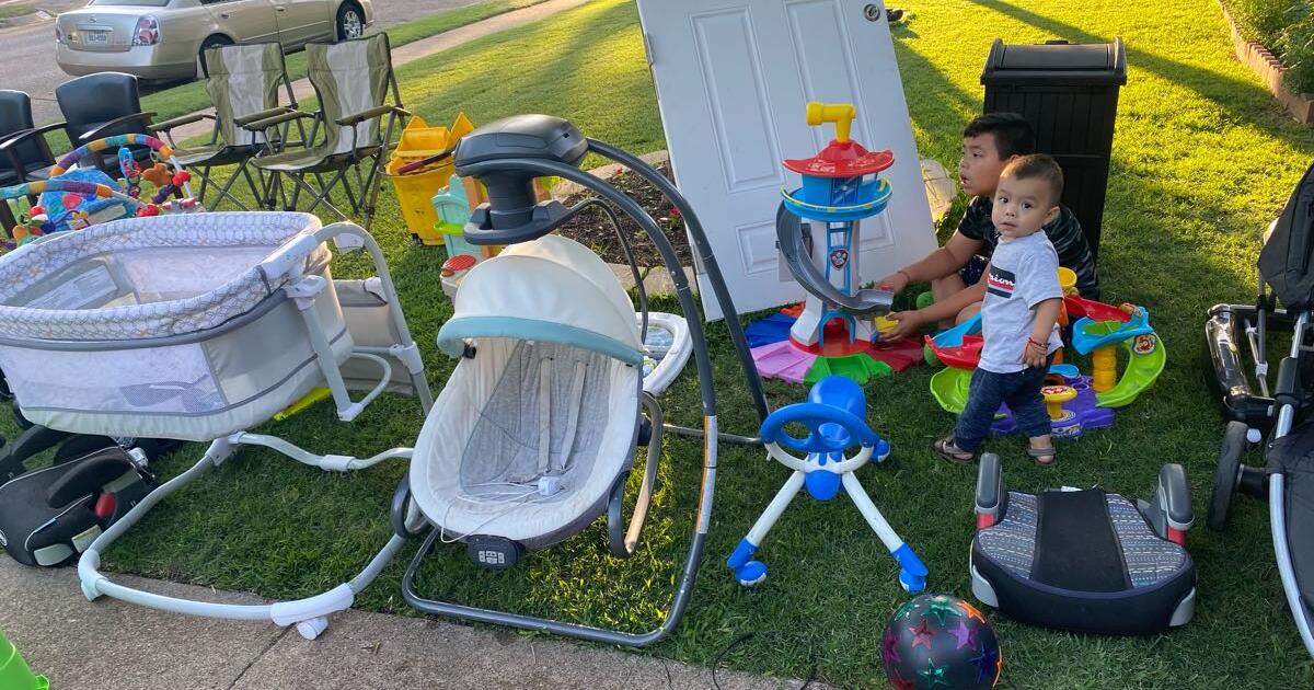 garage at 622 worsester way from 8 to 4 for Free in Richardson, TX