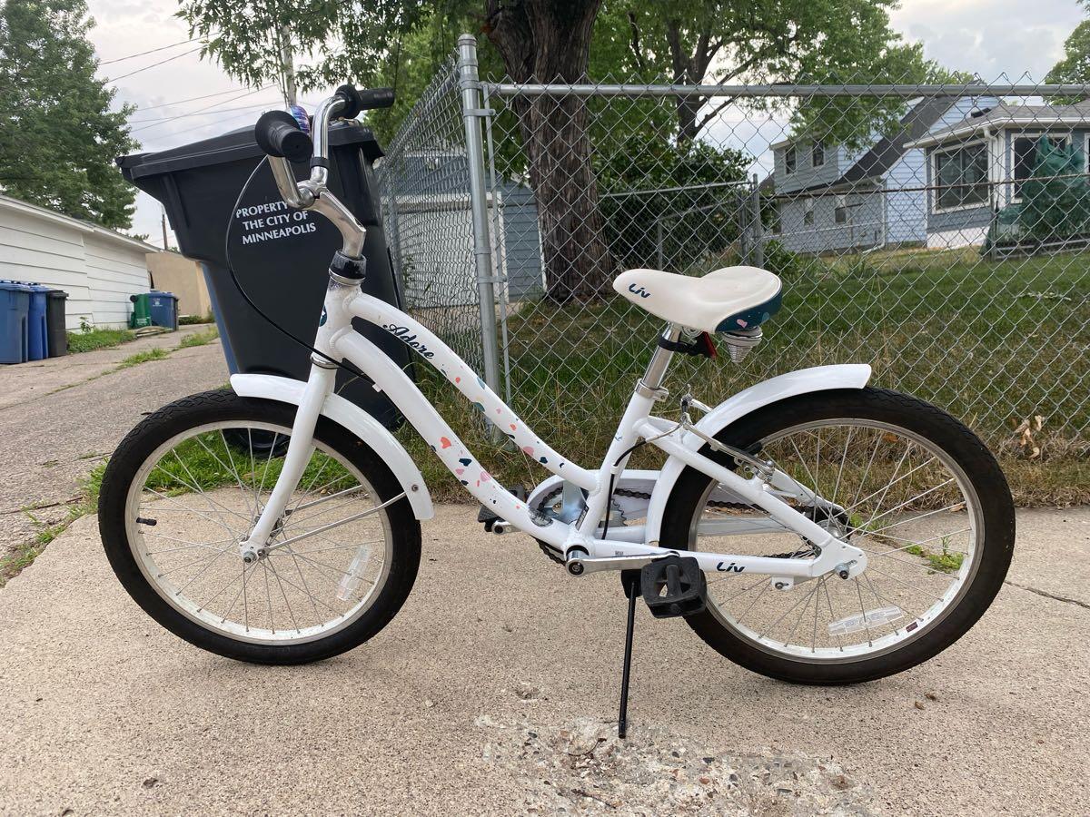 adore 20 bike