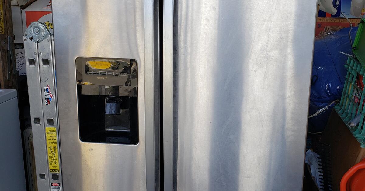 Amana French Door refrigerator for 500 in Wilmington, NC For Sale