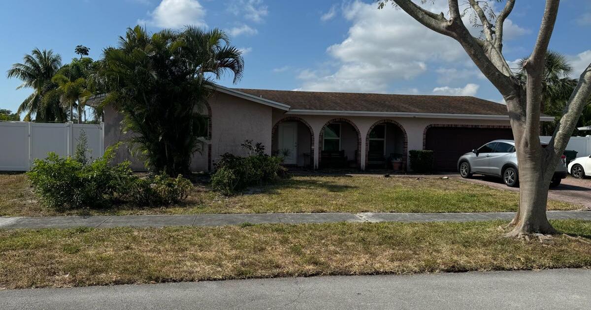 3/2/2 house in Addison Mizner School District. for 640000 in Boca