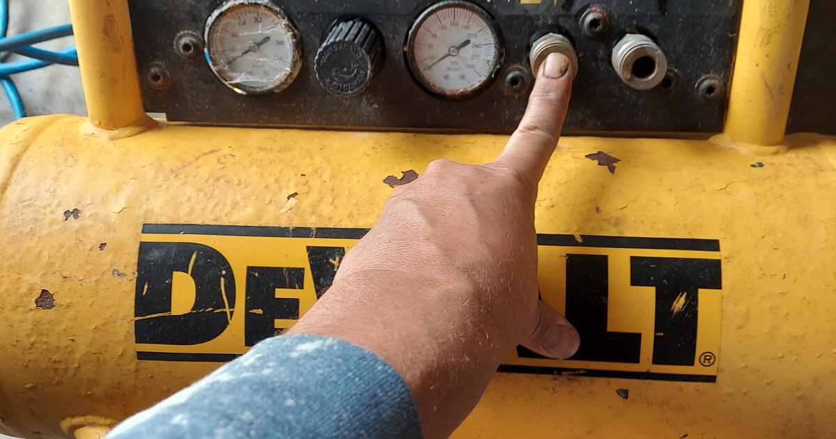 2 DeWalt 225 lbs compressors for 120 in Lake Zurich, IL Finds — Nextdoor