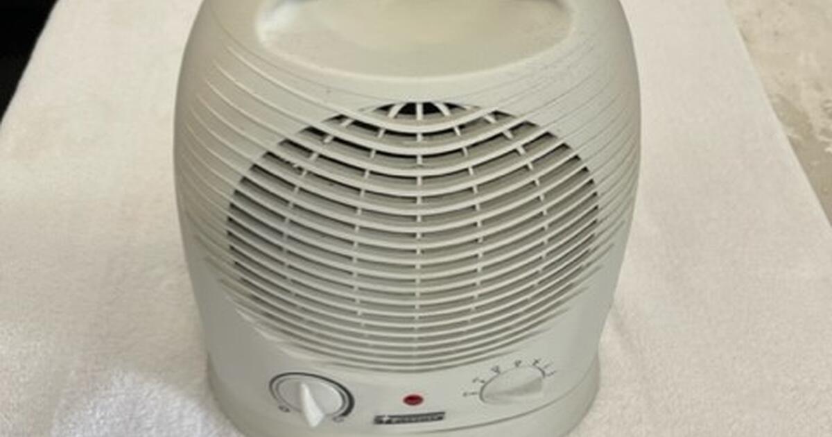 OSCILLATINGHEATER / FAN WITH THERMOSTAT for 20 in North Myrtle Beach