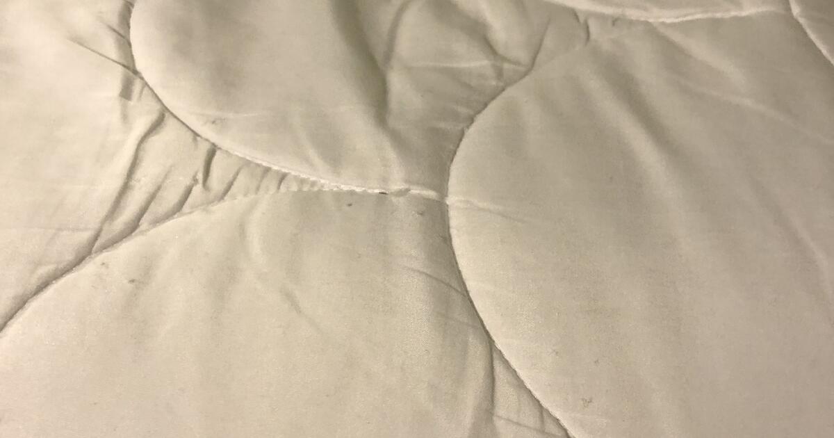 Twin mattress pad_ West Pacific home fashions _like new for 15 in La