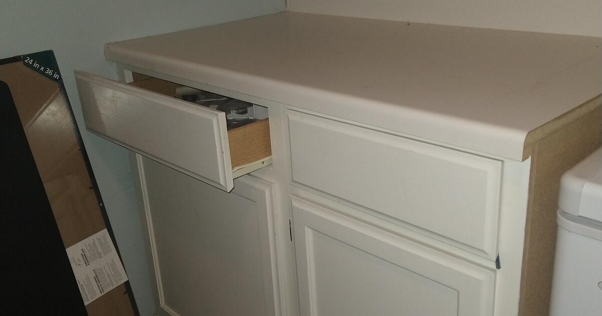 White countertop / with drawers for Free in Beachwood, OH For