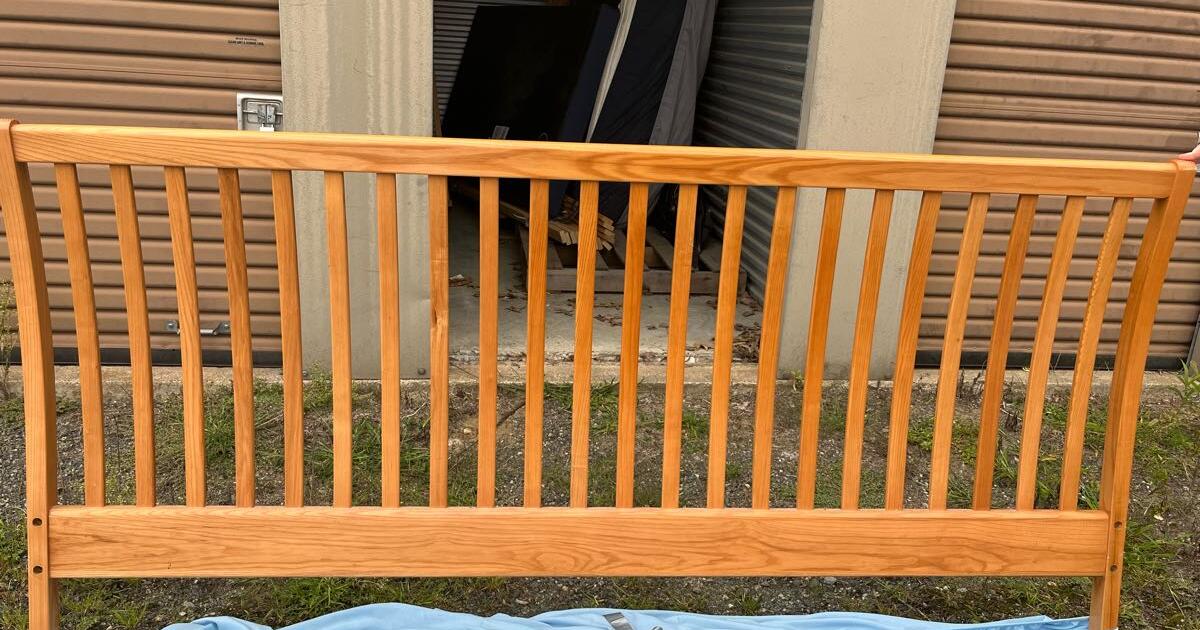 oak-king-platform-bed-frame-in-excellent-shape-with-all-pieces